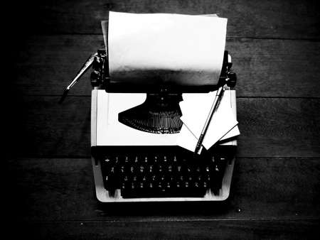 Vintage typewriter with note paperの写真素材