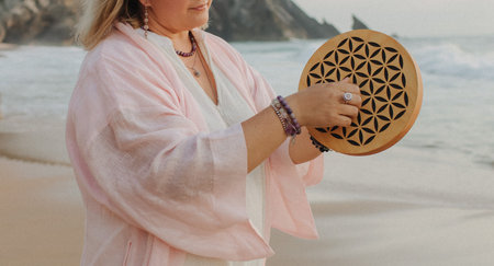Close-up of female hands holding sound healing instruments. Tools for therapy, inner balance, and self-discovery through vibration, intention, and deep presence. Vintage ton. Soft focus, blurred.の写真素材