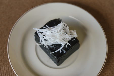 kanom piak poon,black coconut sweet pudding,Thai Desserts