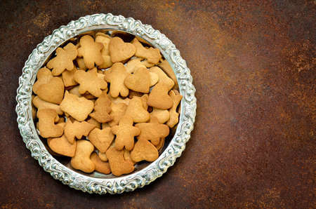 Gingerbread cookies in a round dish, top view