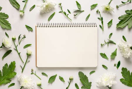 Floral background with a paper note in the center with blank page for your text, flat layの写真素材