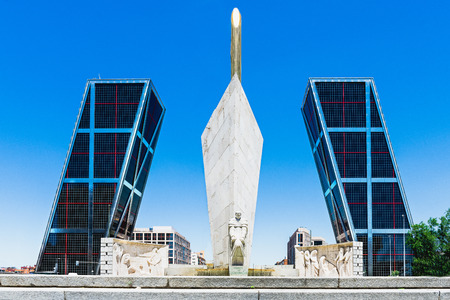 Castilla Square (Plaza Castilla) and Kio Towers in Madrid.のeditorial素材