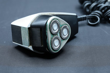 The Old Electric Shaver: A Relic from the History of Barberingの写真素材
