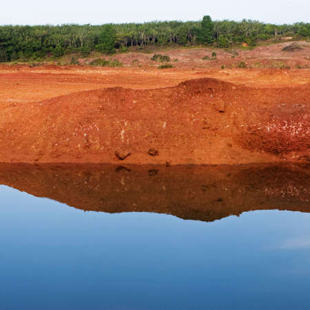 Lake Red Cliffsの写真素材