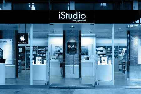 Bangkok, Thailand - February 7, 2013 - Shoppers enter an Apple store as the Iphone 5 is launched in Thailandのeditorial素材