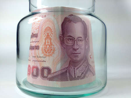 Money in a glass jarの素材