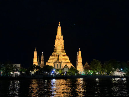 Wat Arun Temple at night, Bangkok, Thailand.の写真素材