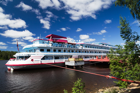 cruises on river Russia, Leningrad Region, Podporozhsky. Mandrogi a crafts village on the Svir river.のeditorial素材
