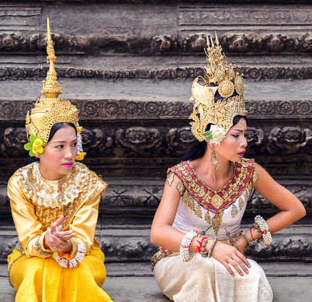 Cambodia - MARCH 01: Aspara dancers cambodians in national dress poses for tourists in Angkor Wat, March 01, 2015 on Siem Reap, Cambodia.のeditorial素材