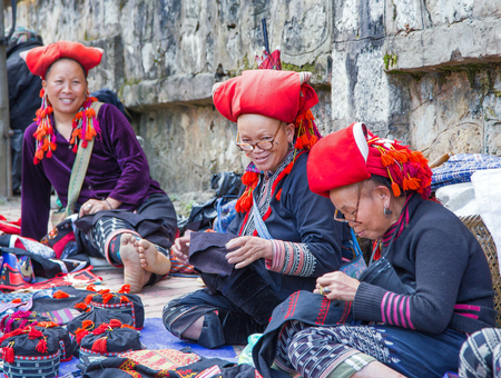 TA PHIN, LAO CAI, VIETNAM - NOV 21, 2014: Woman from Red Dao minority group wearing traditional headdress near Ban Ho village, Sapa District, Lao Cai, Vietnam.のeditorial素材
