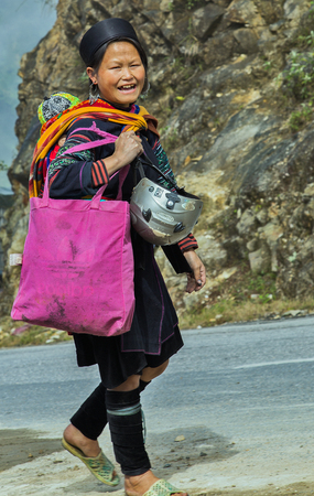 LAO CAI, VIETNAM - NOV 21, 2014: Happy Hmong woman and child smiling near Sapa, Lao Cai, Vietnam.のeditorial素材