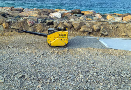 Palm Jumeirah Island, Dubai, United Arab Emirates - JANUARY 26, 2016: Construction Palm Jumeirah is an artificial archipelago in Dubai seafront Persian Gulf, UAEのeditorial素材