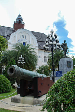 Cannon in front of Phra Ramratchaniwet  Baan Puen  Palace, Phetchaburi, Thailandのeditorial素材