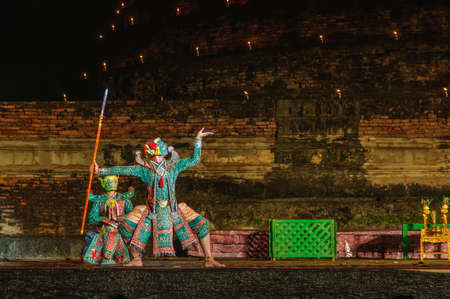 Sukhothai, Thailand - November 14, 2013: The Giant Green armed with Mokkhamakkul holy spear in Ramayana epic.  The arts and culture performance called KHON (Masked Dance) performed at night to celebrate the Loy Krathong and candle festival at Wat Chana Soのeditorial素材