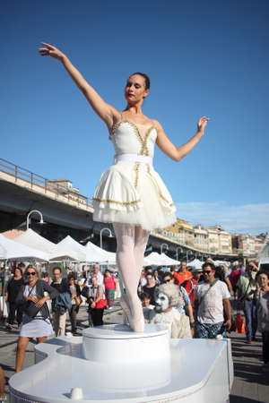 The dancer and her pianist. Live music box in Genoa during the showのeditorial素材