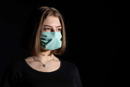 Protective respiratory mask for people that reduces the risk of infection with viruses and bacteria.
