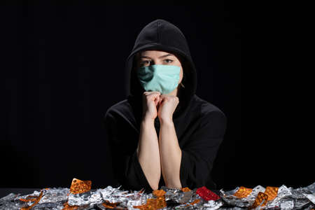 Of course, millions of patients are a mountain of waste after various types of tablets.