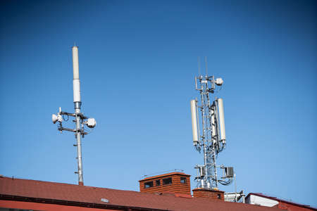 Transmitting and receiving antennas dedicated to the cellular network and broadband internet.