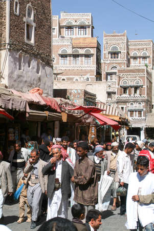 Sana, Yemen - 20 January 2008: people walking and buying on the market of old Sana on Yemenのeditorial素材