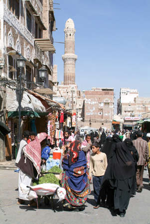 Sana, Yemen - 20 January 2008: people walking and buying on the market of old Sana on Yemenのeditorial素材