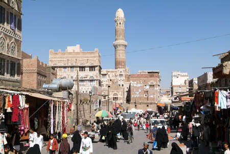 Sana, Yemen - 27 January 2008: people walking and buying on the market of old Sana on Yemenのeditorial素材