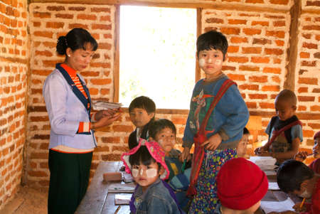 Joate (Kalaw), Myanmar - 12 January 2010: Teacher and students on the classroom at the village of Joate on the mountains over Kalaw on Myanmarのeditorial素材