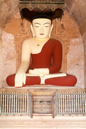 Buddha statue on the temple of Dhammayangyi at Bagan on Myanmarのeditorial素材