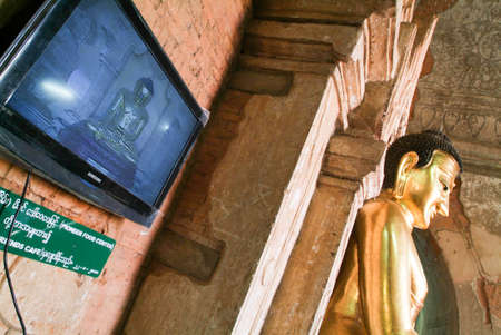 Buddha statue and television at Htilominlo temple on Myanmarのeditorial素材