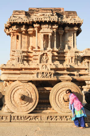 Hampi, India - 12 January 2015: Tourist posing in front of Chariot in Vittala temple at Hampi on Indiaのeditorial素材