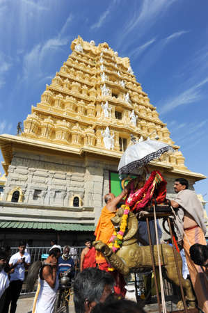 Mysore, india - 23 January 2015: People preparing a procession in front of the famous Sri Chamundeswari temple on the top of Chamundi Hill, Mysoreのeditorial素材