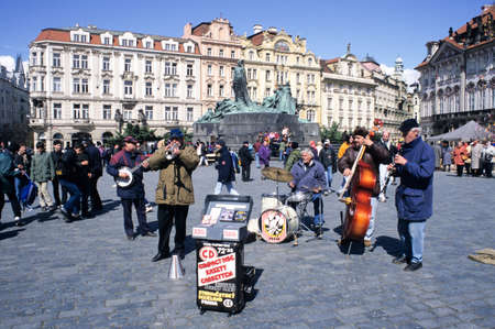 Prague, Czech Republic - 12 November 2007: People plying music on the old Town Square in Prague, Czech republicのeditorial素材