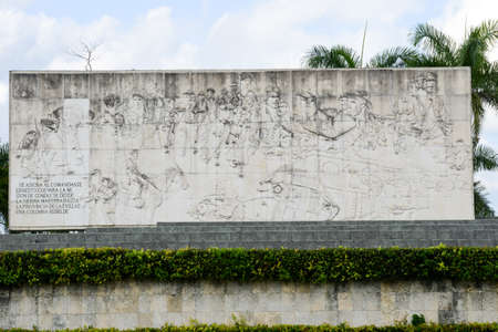 Santa Clara, Cuba - 8 january 2016: people visiting Che Guevara statue and the mausoleum in Revolution Square. Che participated in the Cuban revolution and the organization of the Cuban stateのeditorial素材