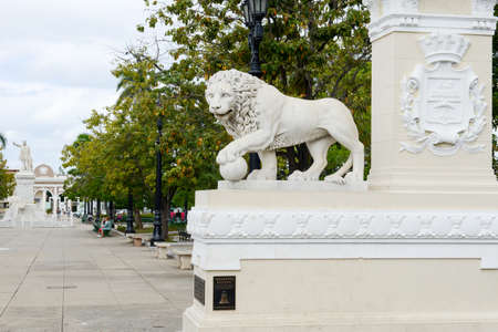 Cienfuegos, Cuba - 18 january 2016: people sitting on the benches of Jose Marti square park in Cienfuegos on Cubaのeditorial素材