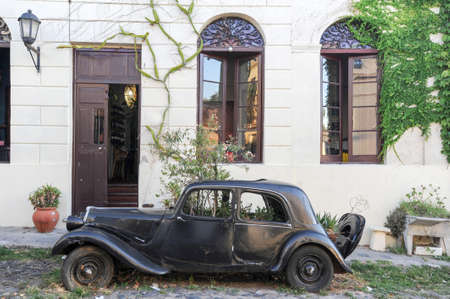 Colonia del Sacramento, Uruguay - 13 february 2011: Vintage cars in the street of historic neighborhood Colonia del Sacramento on Uruguayのeditorial素材