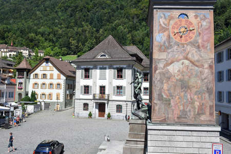 Altdorf, Switzerland - 7 august 2016: people walking and looking at Wilhelm Tell monument on the cantonal capital of Altdorf in the Canton of Uri, Switzerlandのeditorial素材