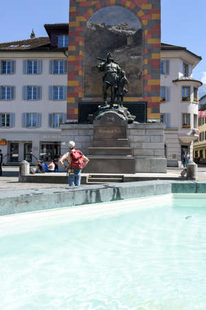 Altdorf, Switzerland - 7 august 2016: people walking and looking at Wilhelm Tell monument on the cantonal capital of Altdorf in the Canton of Uri, Switzerlandのeditorial素材