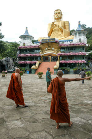 Dambulla, Sri Lanka - 18 December 2004: people speaking in front of Golden temple in Dambulla on Sri Lankaのeditorial素材