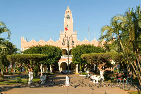 Merida, Mexico - 23 January 2009 - people sitting on the central square in front of the Town Hall at Merida, Mexicoのeditorial素材
