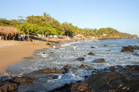 Los Cobanos, El Salvador - 17 January 2014: people on the beach of Los Cobanos on El Salvadorのeditorial素材