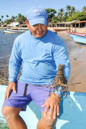 Lobster fisherman on the beach of Los Cobanos on El Salvadorのeditorial素材