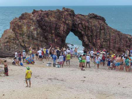 Jericoacoara, Brazil - 9 January 2019: people in line to take a souvenir photo in front of the natural arch of Jericoacoara on Brazilのeditorial素材