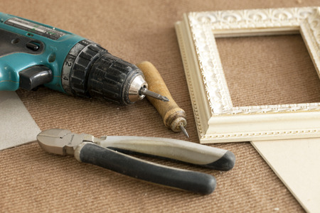 tool Assembly frames, frames, for paintings, photographs, ruler, screwdriver, wire cutters, pliers...