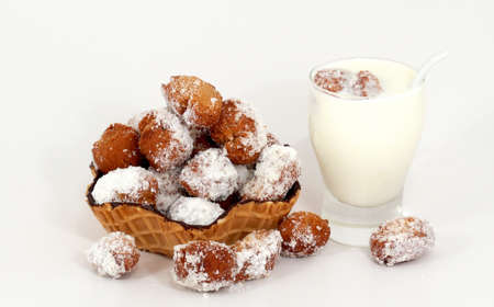 donuts  Muzen  and milk