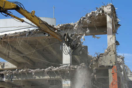 demolition tongs, crushers