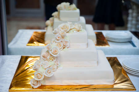 Wedding cake with rosesの写真素材