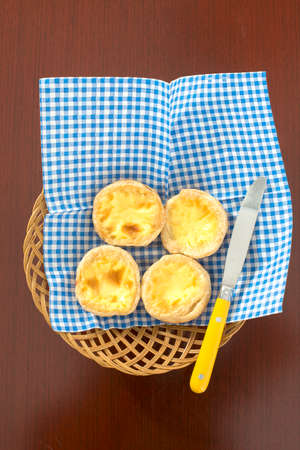 egg tart in the basketの写真素材
