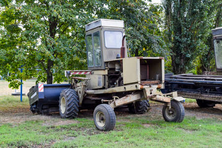 Forage harvesting means. The fork lift truck.