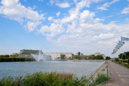 Krasnodar, Russia - August 28, 2017: Lake with a fountain in the city park of the city of Slavyansk-on-Kuban. Park hotel is cozy.のeditorial素材