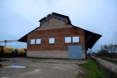Slavyansk-on-Kuban, Russia - March 30, 2018: The old building at the railway station. Abandoned Soviet buildings.のeditorial素材