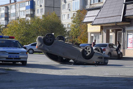 Slavyansk-on-Kuban, Russia - October 30, 2018: Car accident at the intersection of Battereynaya st. and Zaporozhskaya st. The car did not give way to another car and a collision occurred.のeditorial素材